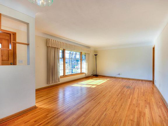 2nd image of 6929 Chicago Ave