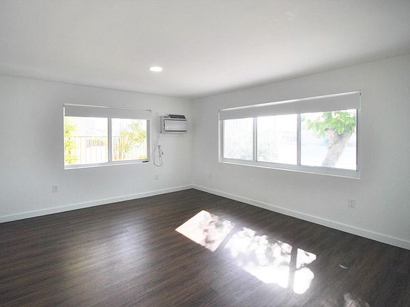 5th image of 8260 Byron Ave Unit 9-8260-9