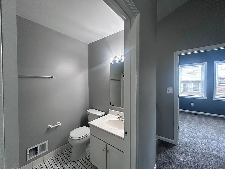 2571 Francis St — Photo 3
