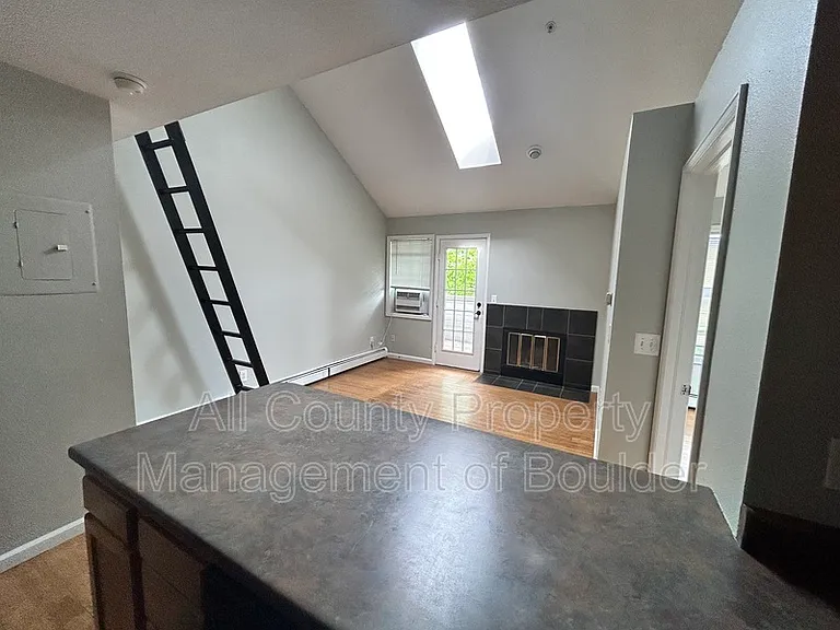 1405 S Broadway #310 — Photo 3