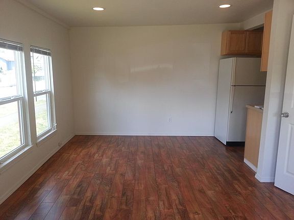 2nd image of 1118 Hewitt Ave #B