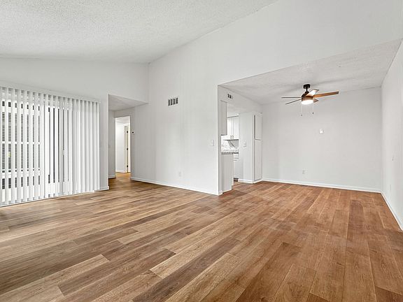 5th image of 1900 N Rockwell Ave #1908-113