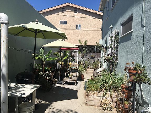 4th image of 11664 Chandler Blvd #0