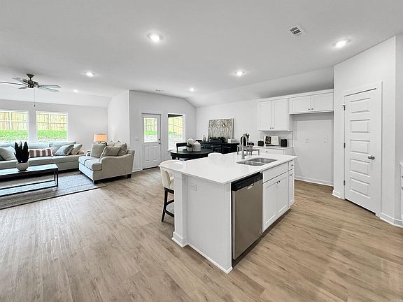 5th image of 502 Cherry St