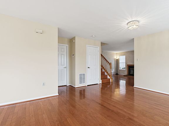 3rd image of 11 Camellia Ct