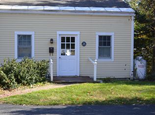27 Falmouth Rd #B, Falmouth, ME 04105