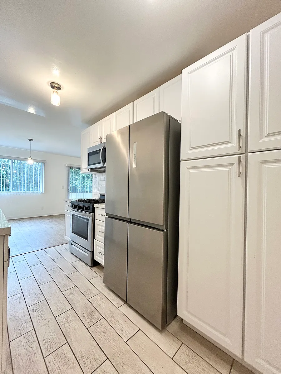 Building Photo - 2038 S Bentley Ave #103