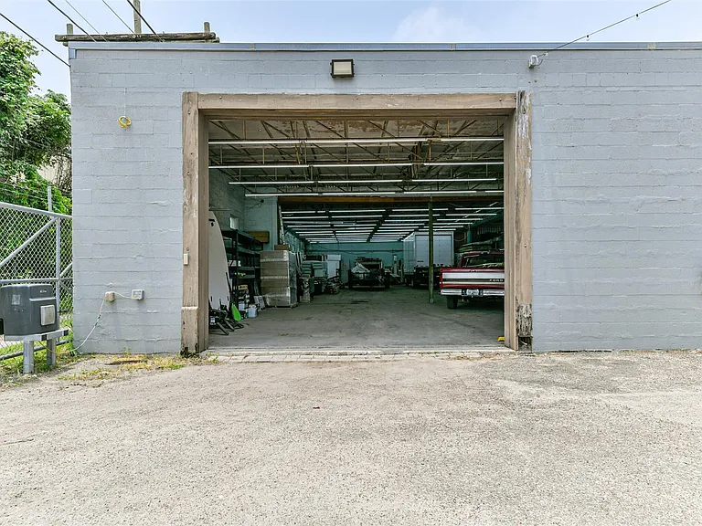 2415 Church St — Photo 33