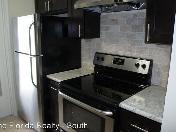 5th image of 2025 Madison St APT 9