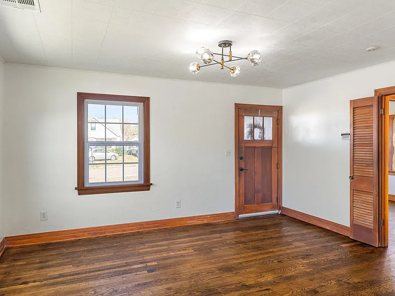 2242 W Eubanks St — Photo 16