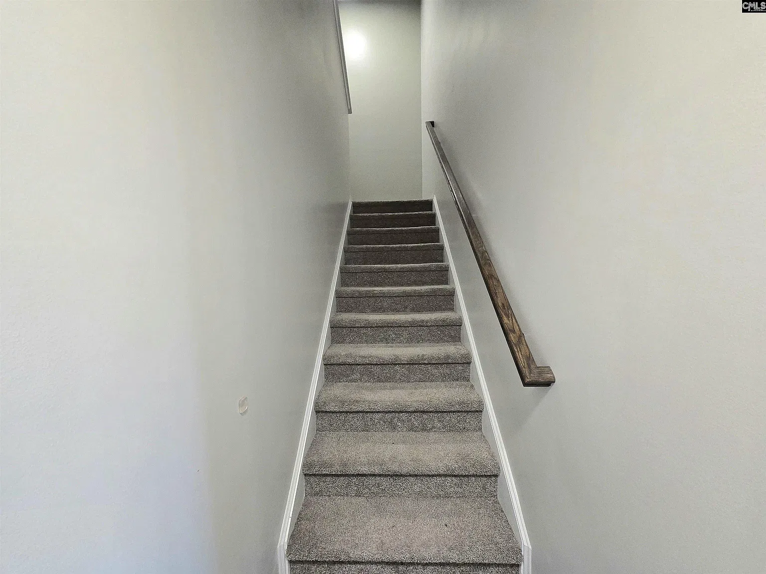 5 bed, 2400 sqft, $2,300 — Photo 4