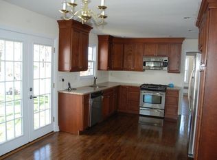 560 Hilltop Dr, Stratford, CT 06614