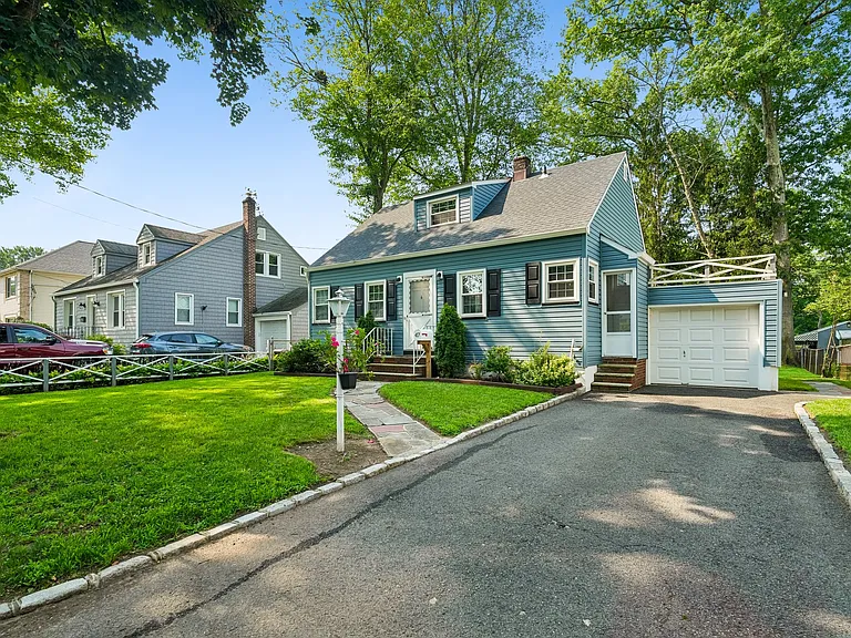 47 Rose Ave — Photo 1