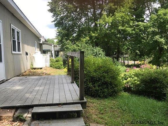 3rd image of 112 Monument Dr