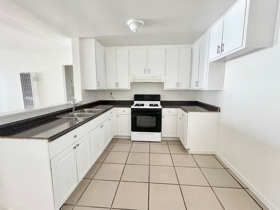 1st image of 3037 Garnet Ln #D