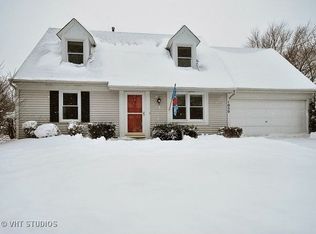 1050 Grenada Dr, Aurora, IL 60506