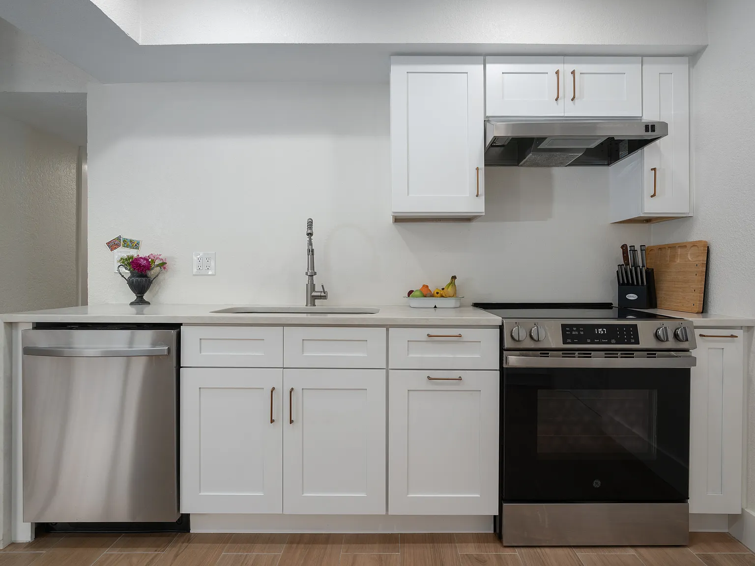 4 bed, 2739 sqft, $5,300 — Photo 1