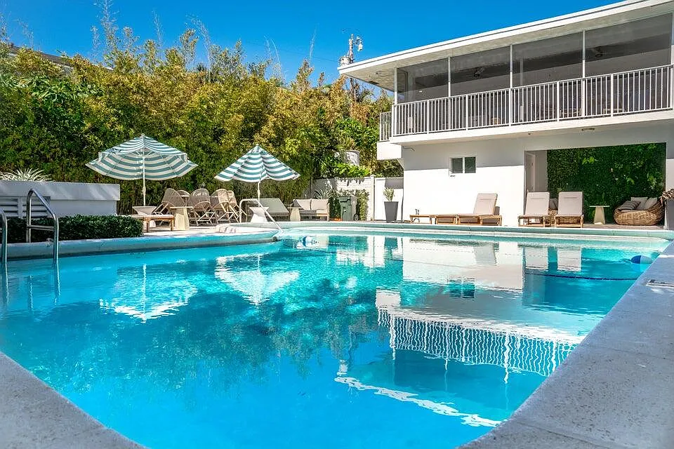 2 bed, 2.0 bath, 1000 sqft, $3,500 — Photo 4