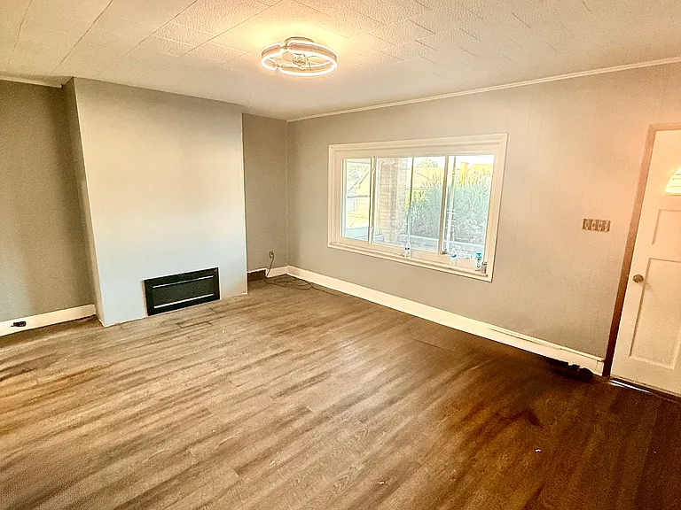 421 Hays Ave — Photo 3
