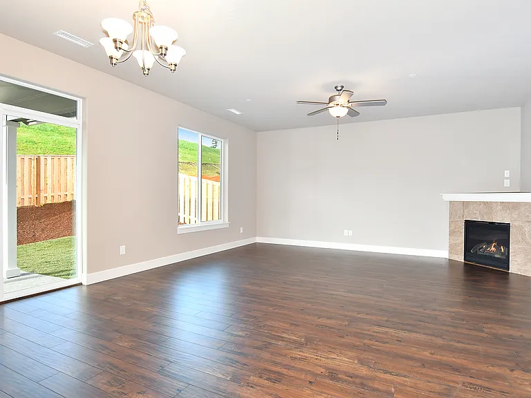 3625 NE Spruce Dr — Photo 2
