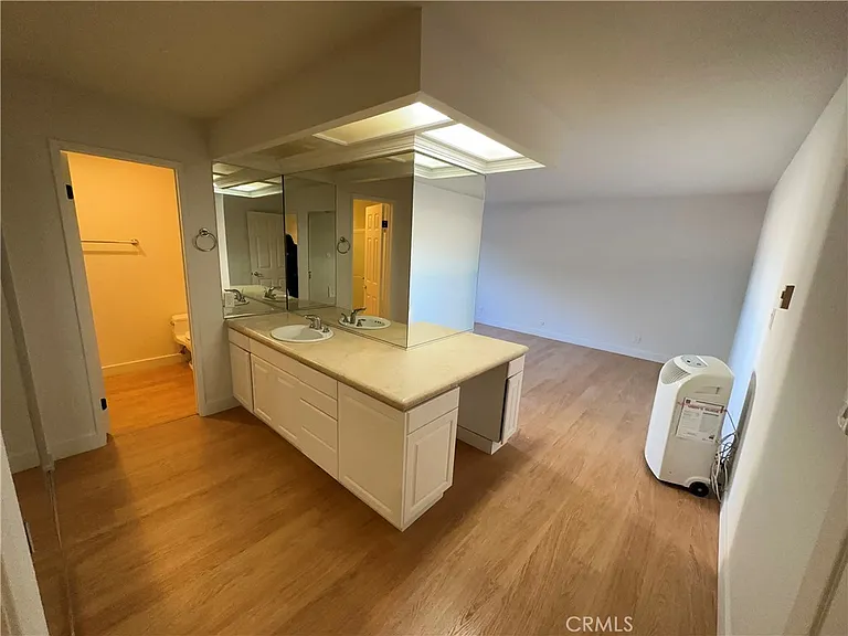 2235 W 25th St #112 — Photo 6