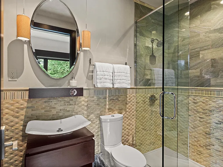 Main level ensuite bathroom.