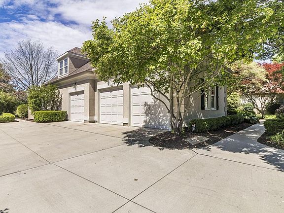3rd image of 1585 Oxbow Dr