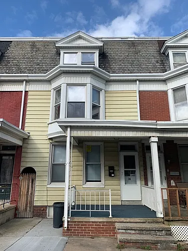 4 bed, $1,450 — Photo 1