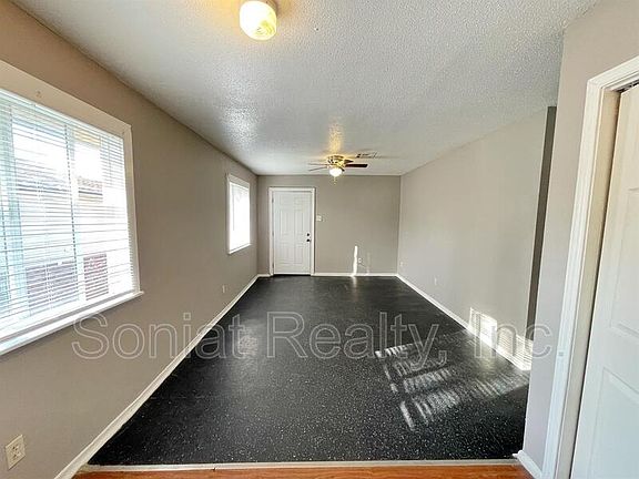 3rd image of 15536 Dwyer Blvd