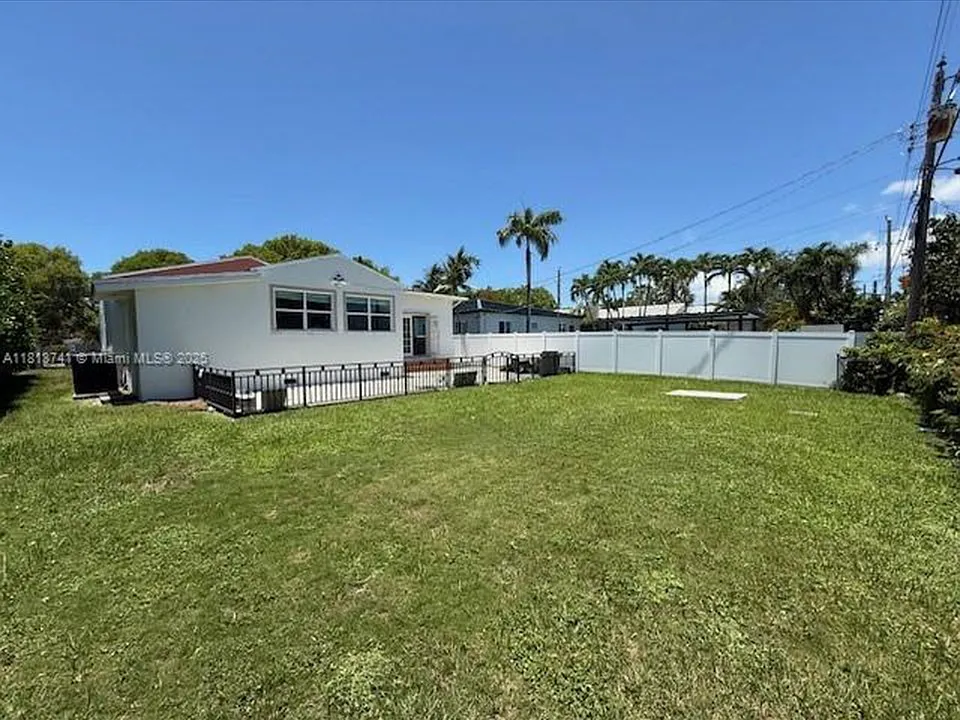 1525 SW 18th St