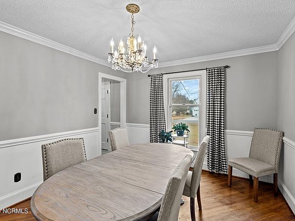 5th image of 104 Essex Drive