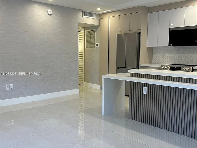 2430 NE 135th St #201 — Photo 2