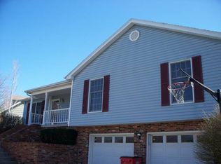 53 Lakeview Dr, Lexington, MO 64067