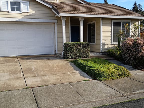 4th image of 40422 Torenia Cir