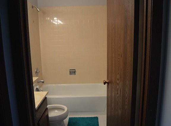 4th image of 966 Cumberland Ct APT A1
