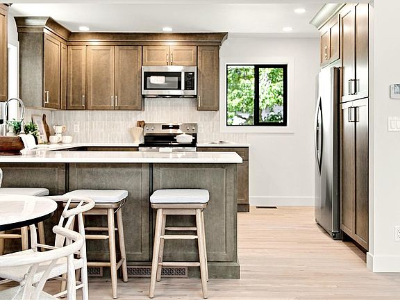 5th image of 7265 S Lincoln Way