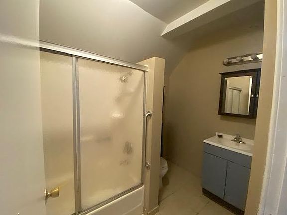 2nd floor bathroom