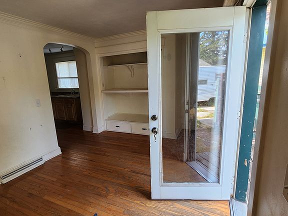 5th image of 727 Woodford Ave #1/2