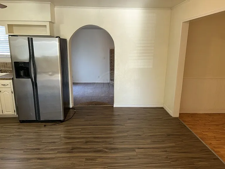 304 Oak St — Photo 8