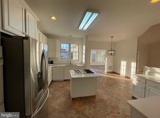 25869 Flintonbridge Dr, Chantilly, VA 20152