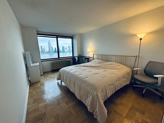 5th image of 415 E 37th St APT 16B