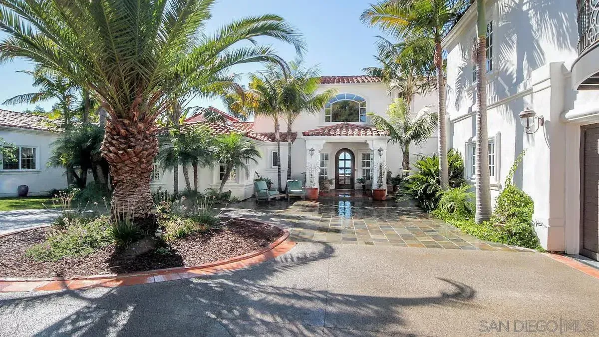 7 bed, 6.5 bath, 8000 sqft, $34,900 — Photo 1