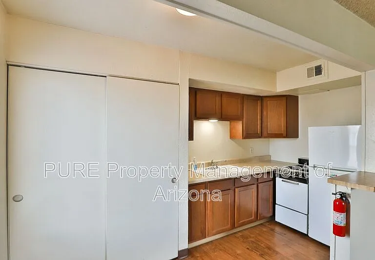 810 W 2nd St #C — Photo 7