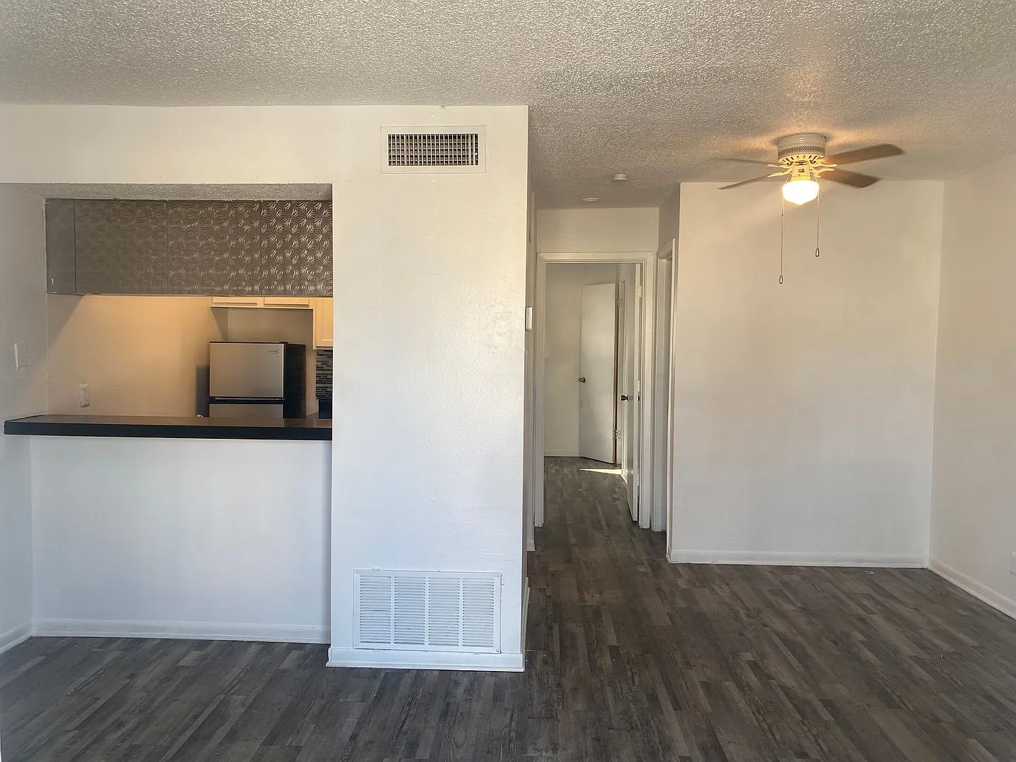 Spacious One Bedroom Near Botanical Gardens — Photo 2