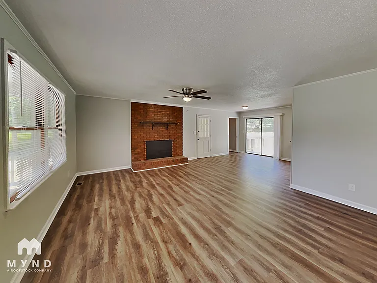 4317 Freeport Dr — Photo 6