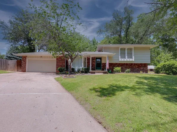 621 N Willow Dr, Derby, KS 67037