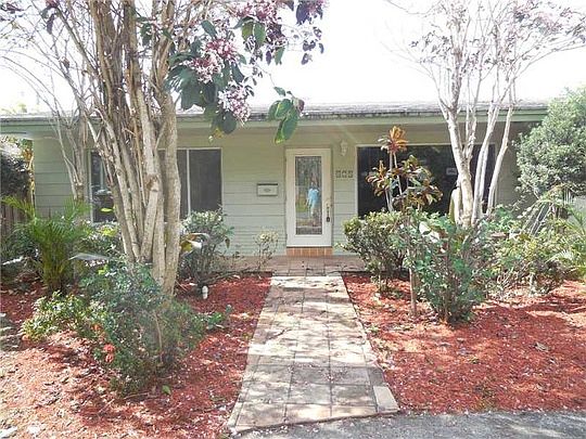 2nd image of 825 SE 9th Ave