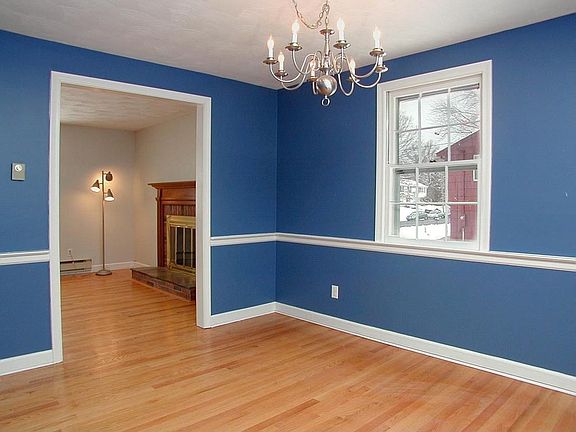 Formal Dining Room w/Chair Rail
