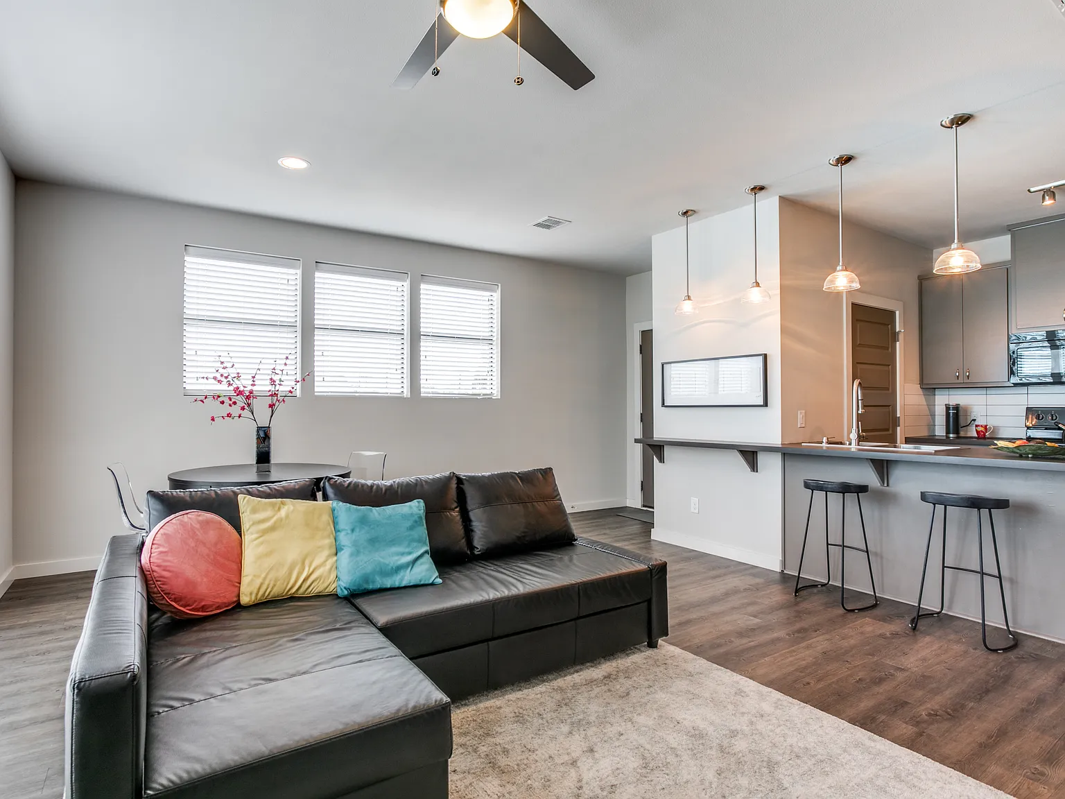 1 bed, 800 sqft, $1,425 — Photo 4