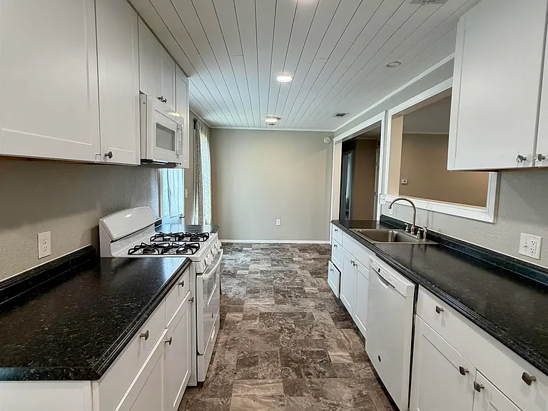 404 N West Ave — Photo 7
